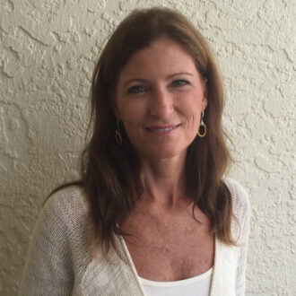 Tracy Ritter Headshot-square
